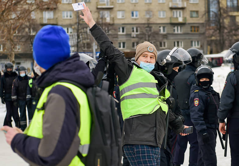 Несогласованная акция протеста в Новосибирске против специальной военной операции. Сотрудники СМИ