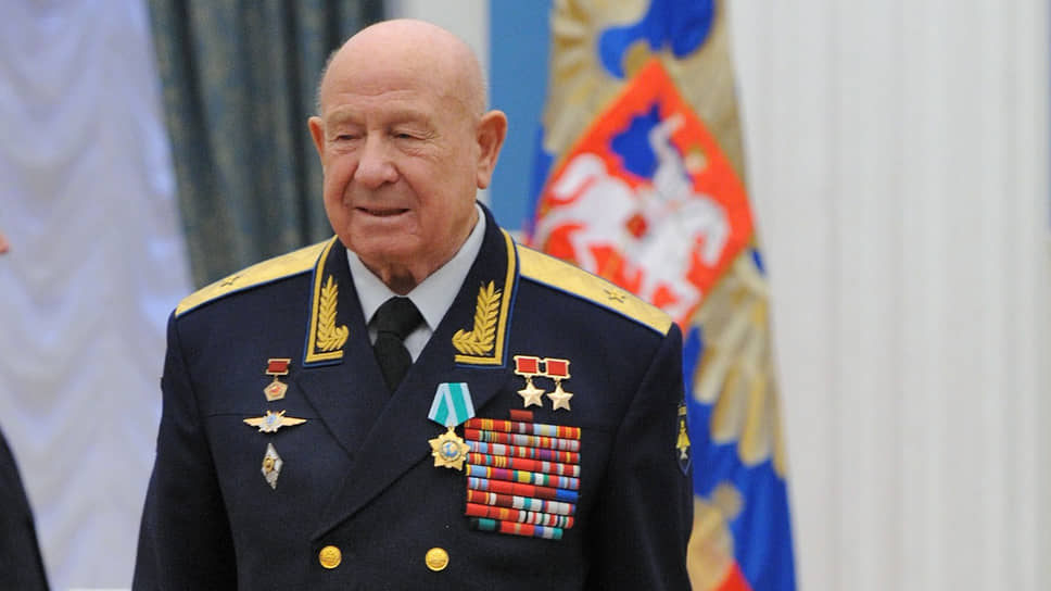 Алексей Леонов — дважды Герой Советского Союза. Также награжден орденами «За заслуги перед Отечеством» I, II, III и IV степеней, Дружбы и другими наградами 