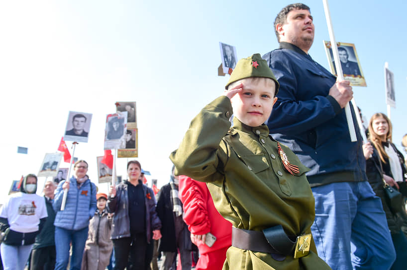 Празднование 77-ой годовщины Победы в Великой Отечественной войне. Акция памяти &quot;Бессмертный полк&quot; в Новосибирске