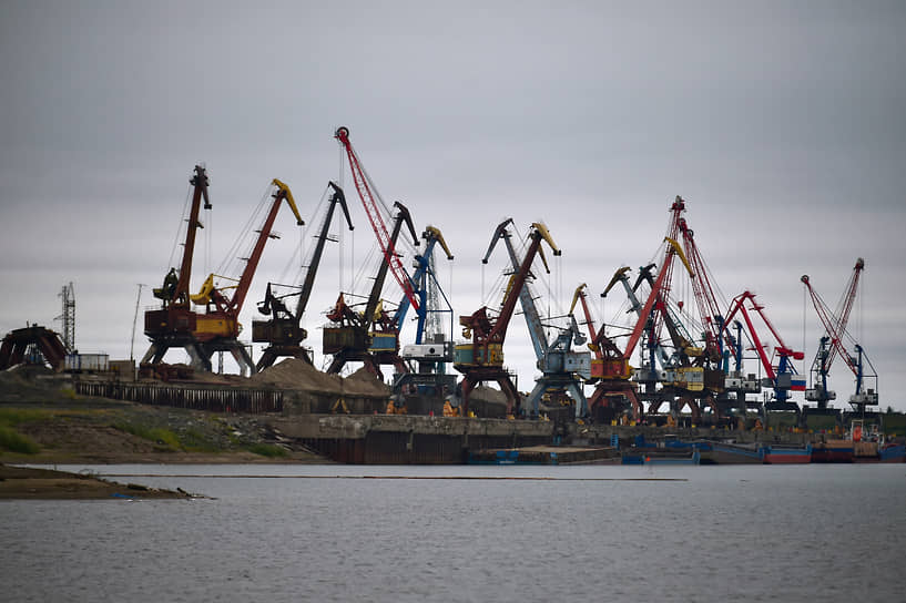 Порт Дудинка — арктический морской порт федерального значения на трассе Северного морского пути, расположен на правом берегу Енисея в устье притока реки Дудинка