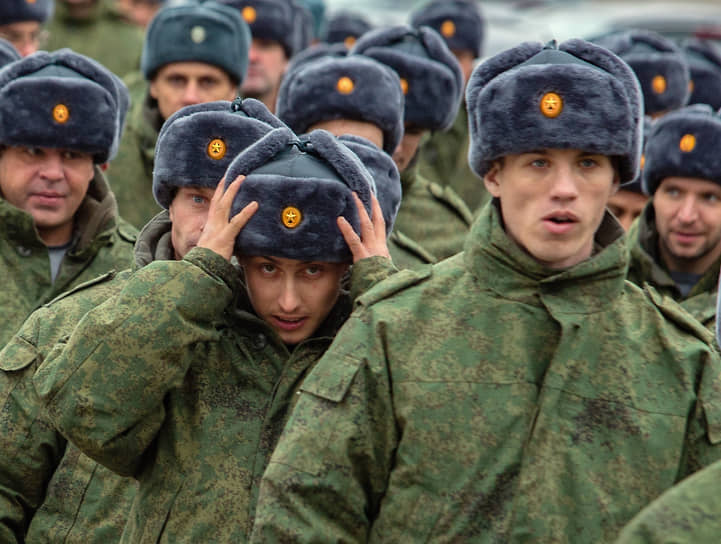 Мобилизованные перед отправкой в зону специальной военной операции на территории Новосибирского высшего военно-командного училища Министерства обороны России