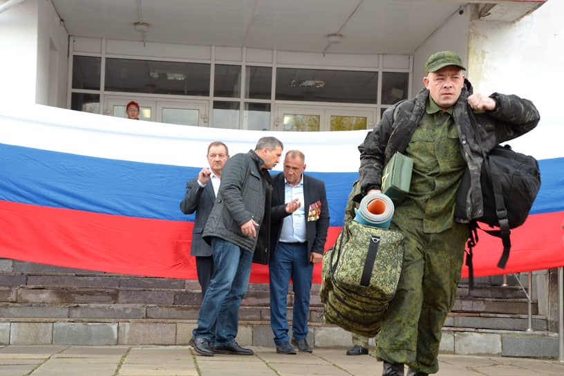 К 12 октября в Республике Хакасия жители направили около 1 тыс. заявлений на получение единовременных выплат мобилизованным