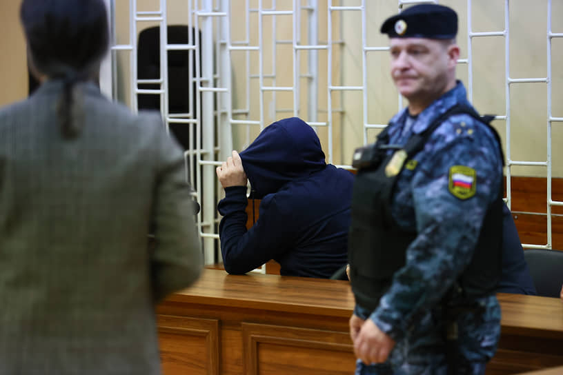 Вынесение приговора в Красноярском краевом суде Константину Найбауэру (Косте Канскому).Ему назначено восемь лет лишения свободы в колонии строгого режима по обвинению в занятии высшего положения в преступной иерархии 