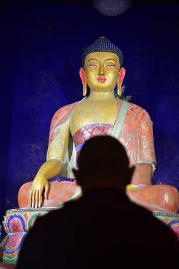 Во время церемонии открытия в основание центральной статуи монастыря была заложена священная реликвия — частичка праха Будды, вывезенная Далай-ламой XIV из Тибета в 1959 году
