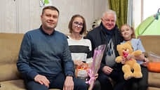Депутаты «Единой России» поздравили жену и дочь участника СВО с 8 марта