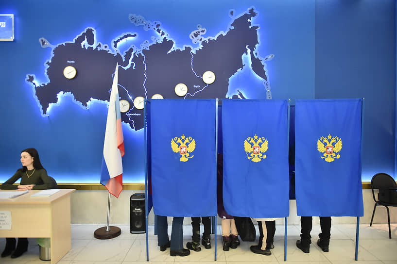 Выборы президента России. Голосование на избирательном участке в Новосибирске