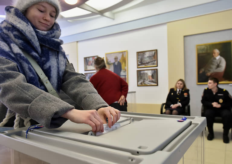 Выборы президента России в Новосибирске 17 марта 2024 года. Голосование на избирательном участке в Доме Ученых Академгородка