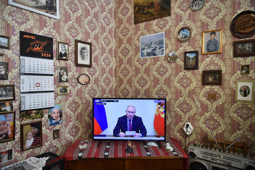 Выборы президента России. Мобильный передвижной избирательный участок для голосования граждан у себя дома