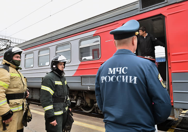 В то же время эксперты не обнаружили нарушений в действиях бортпроводников, которые смогли обеспечить безопасность пассажиров во время экстренной ситуации. Уже осенью того же года стюарды вернулись к работе