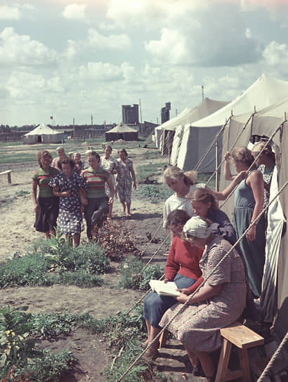 1956 г. По путевкам комсомола на строительство Новосибирской ГЭС приехали студенты со всей страны