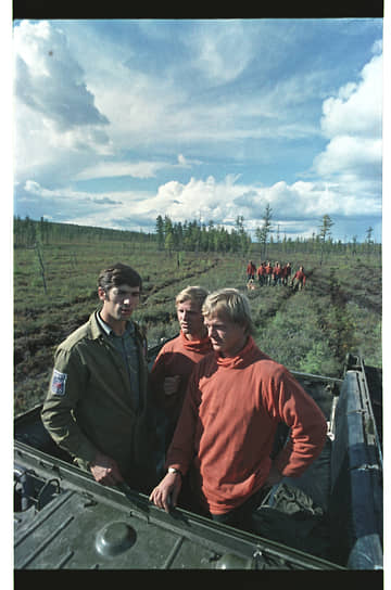 1975 г. Строительство Байкало-Амурской магистрали (БАМ). Студенты строительного отряда: Олег Бармашов (слева), Юра Боровков и Николай Бородин