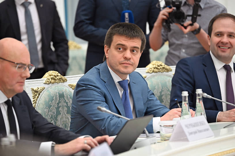 Заседание наблюдательного совета АНО «Россия — страна возможностей» в Кремле. Слева направо: вице-премьер России Дмитрий Чернышенко, губернатор Красноярского края Михаил Котюков и замминистра финансов России Павел Кадочников