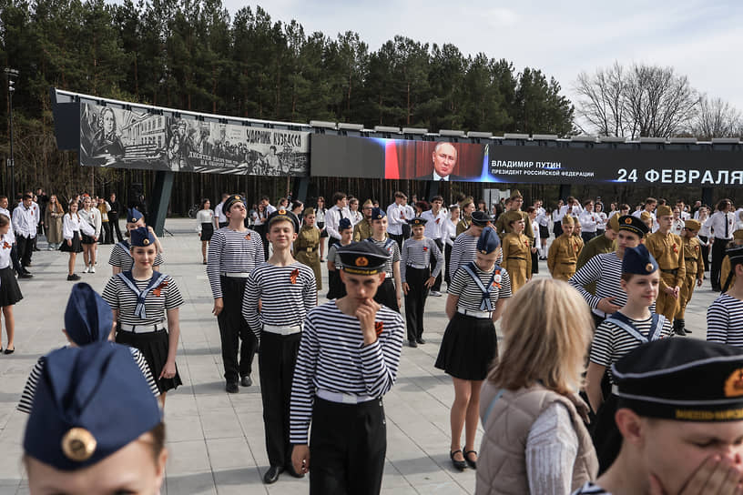 Во время репетиции парада в честь 80-й годовщины Победы в Великой Отечественной войне в Прокопьевске, Кемеровская область