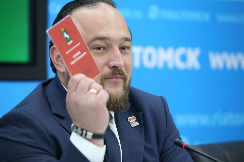 Председатель думы города Томска Сергей Сеченов во время заседания