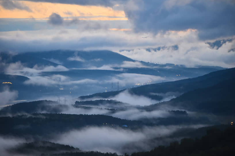 Виды Красноярска во время тумана над Енисеем