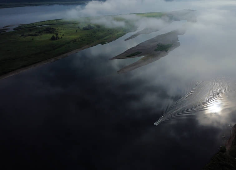 Утренний туман в месте слияния рек Ангары и Енисея