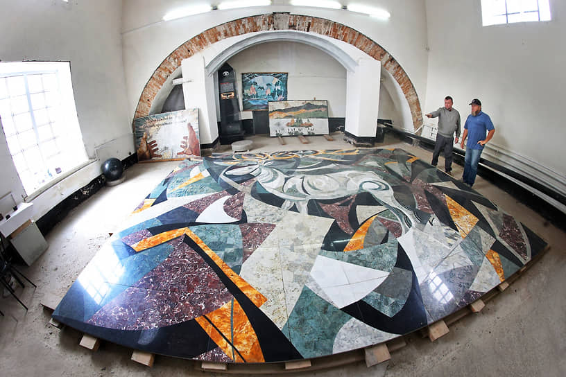 Колыванский камнерезный завод имени И. И. Ползунова в Алтайском крае — одно из старейших в стране и самое старое в регионе действующее промышленное предприятие по художественной резке камня