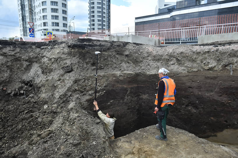 «Судя по всему, это захоронение относится к первым годам функционирования Красноярского острога»,— считает Александр Тарасов. На это, в частности, указывает отсутствие женщин в могиле