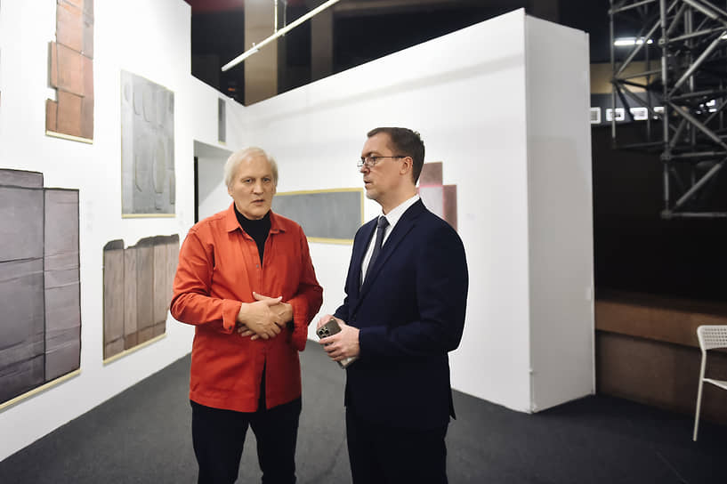 Комиссар биеннале Сергей Ковалевский (слева) и Аркадий Зинов, министр культуры Красноярского края (справа) во время открытия биеннале