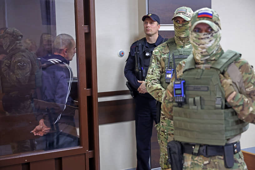 Оглашение приговора 54-летнему Виталию Манишину, обвиненному в убийстве 11 женщин в Алтайском крае 