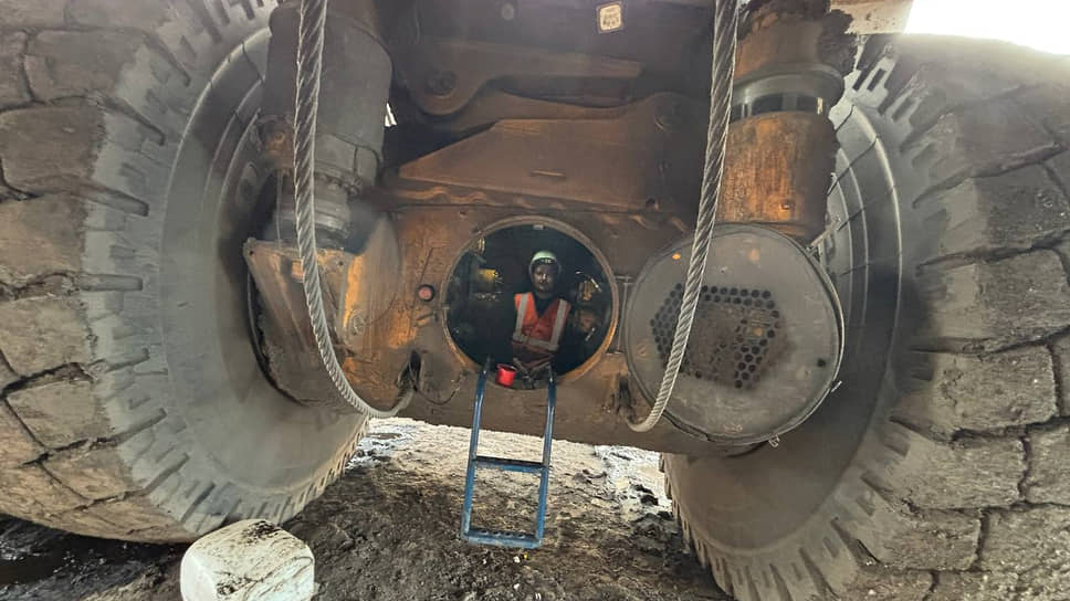 Модули МПП Гранат для защиты заднего моста монтирует директор НЗПО по инновациям