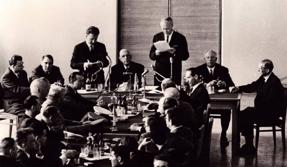 С президентом Франции Шарлем де Голлем (в центре). Новосибирский Академгородок, 1966 год