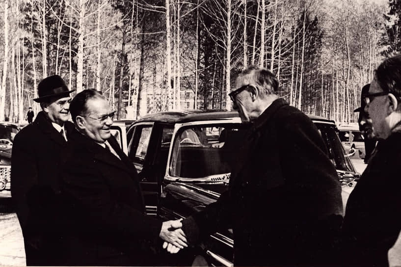 С президентом Югославии Иосипом Броз Тито (второй слева). Новосибирский Академгородок, 1968 год