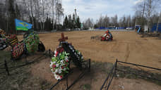 На Северном кладбище начали хоронить людей на месте цветочных киосков