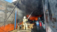 В Чайковском тушат пожар в магазине автозапчастей