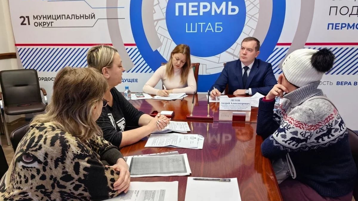 Из минЖКХ увольняется замминистра и директор учреждения