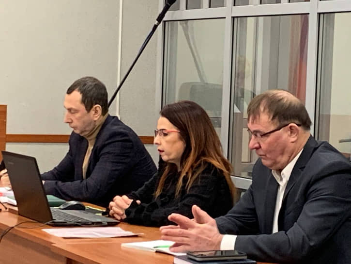 Елена Лопаева (в центре)