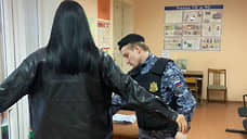 Приставы пресекли пронос в здание суда ножниц