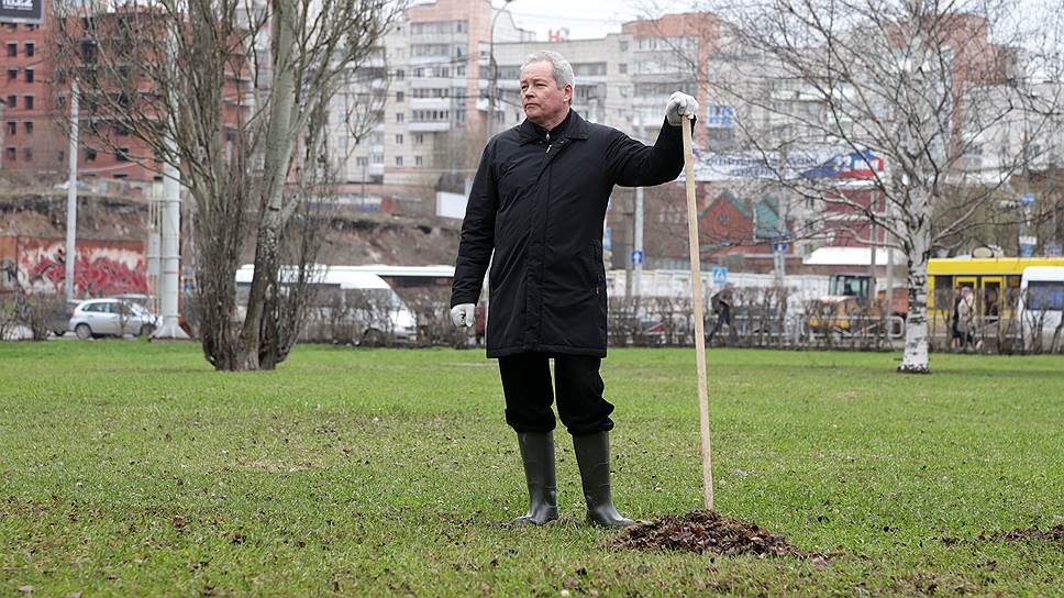 Виктор Басаргин на субботнике в Перми, 2016 год