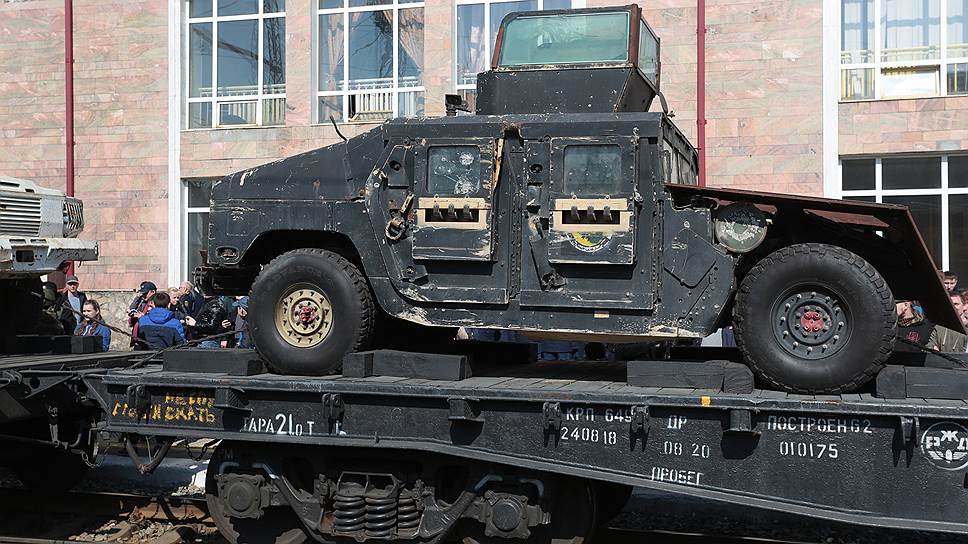 Бронеавтомобиль Humvee, предположительно захваченный боевиками у иракской армии. 