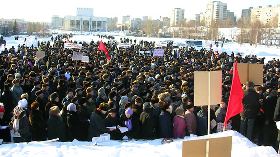 После этих событий градус противостояния спал — стихийного протеста больше не было. 28 января прошел уже санкционированный митинг, организованный пермским обкомом КПРФ. На него вышло 1,5 тыс. человек. Поддержать акцию протеста против монетизации льгот пришли представители «Яблока», «Родины», Аграрной партии, Революционной рабочей партии, облсовпрофа, профсоюза «Студенческая солидарность», анархо-экологи.