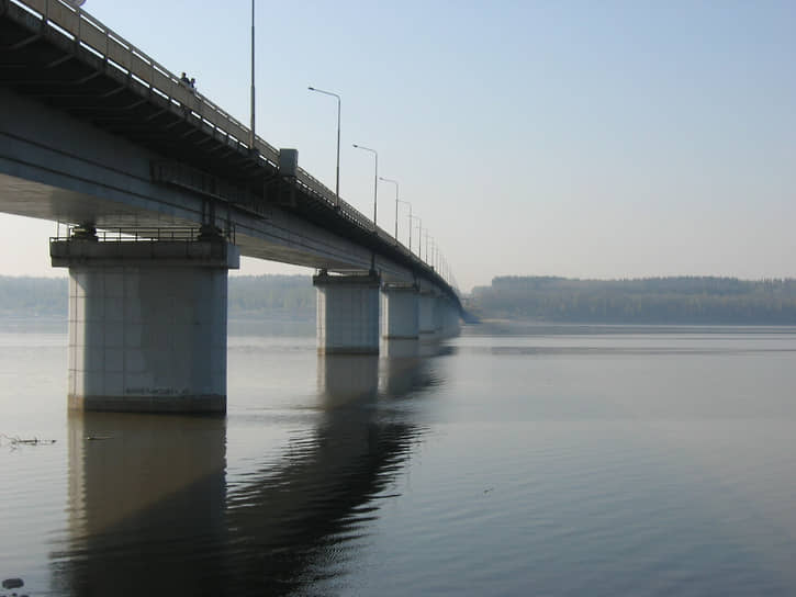 Мост сооружался в сложнейших гидрогеологических условиях, глубина воды у опор составляла от 13 до 25 м, глубина буровых доходила до 40 м. Сильный ветер поднимал волны до 1,5 м в высоту. Мост был сдан через 6 лет после начала стройки. 
В 1999 году организация приступила к возведению пока что самого крупного своего объекта — Красавинского моста через Каму. Его длина больше 1,7 км. 