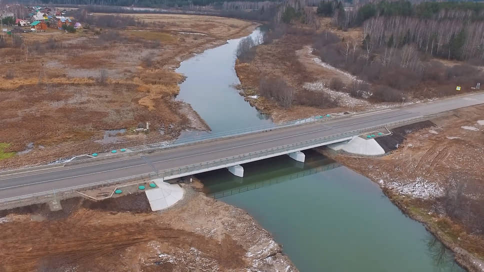 Помимо крупных мостов, «Мостоотряд» построил десятки более мелких, но важных сооружений. Только с 1977 по 2007 год организация построила в крае 151 сооружение, из них свыше 8,6 тыс. км автодорожных мостов и свыше 800 м железнодорожных (на фото — мост в Нытве).