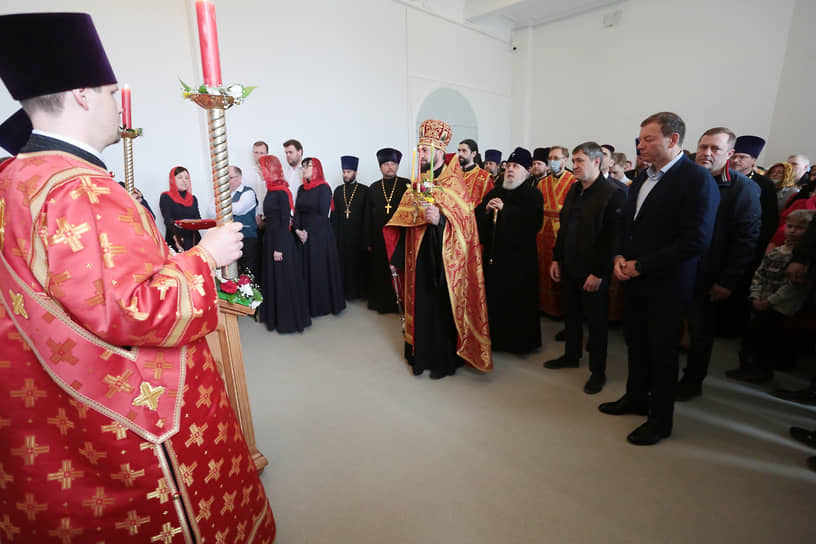 Первый пасхальный молебен в Спасо-Преображенском соборе совершил секретарь Пермского епархиального управления протоиерей Андрей Литовка