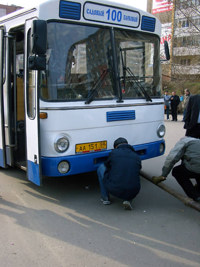 2006. В октябре перевозчики начали открывать в Перми нелегальные маршруты, не согласованные с мэрией города. Борьба с ними продолжалась не один год. Мэрия Перми даже запускала параллельно нелегальным свои маршруты. Позже власти усовершенствовали законодательную базу и избавились от нелегалов на пермских дорогах