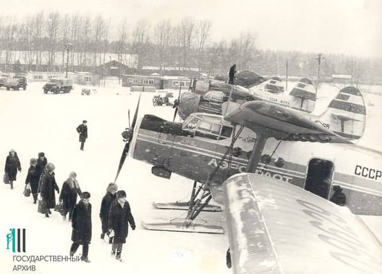 В конце 1950-х годов Пермский авиаотряд перевели на аэродром Бахаревка, который до строительства аэровокзала в Большом Савино служил главными воздушными воротами Перми. После этого до 1990-х годов Бахаревка обслуживала местные рейсы. Практически все такие рейсы выполнялись на самолетах Ан-2. Для межрегиональных рейсов авиаотряд использовал Ли-2 и Ил-14. Эти самолеты ежедневно летали в Москву с промежуточными посадками. &lt;br>На фото: самолеты Ан-2 на аэродроме Бахаревка&lt;br>   