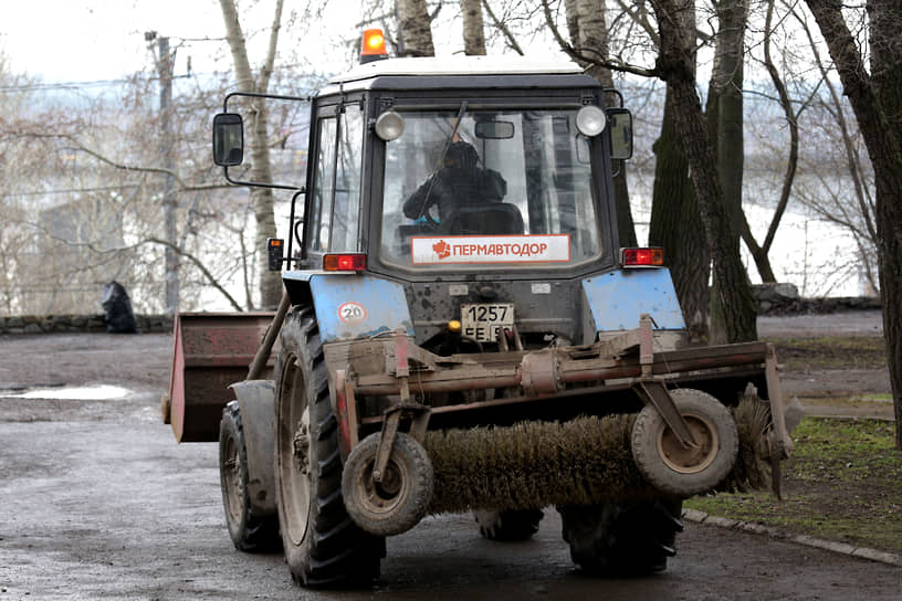 В дальнейшем компаньоны продали актив владельцам «Пермдорстроя» (холдинг «Юкон», а те, в свою очередь, бывшему владельцу Экопромбанка Владимиру Нелюбину. К 2014 году бизнесмен не смог справиться с финансовой устойчивостью своих активов и угодил в банкротство вместе со всей своей группой. Имущественный комплекс «Пермавтодора» начали выкупать выходцы из Чечни, организовав одноименный подрядный холдинг. Но и он в 2023–2024 годах оказался в банкротстве