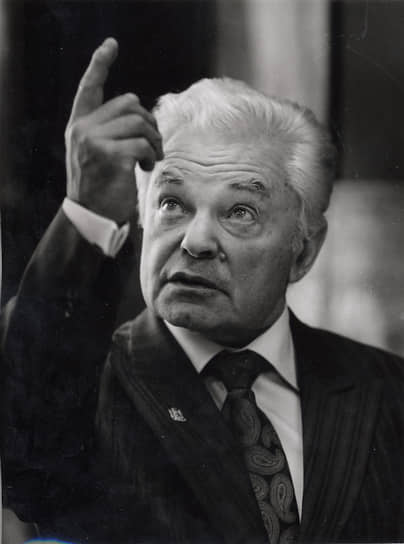 В 1994 году Михаил Соколовский стал генеральным конструктором НПО «Искра», сменив в этой должности Льва Лаврова. К тому времени господин Соколовский отработал в «фирме» уже 35 лет