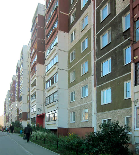 Сама Пролетарка благодаря близости к городу и наличию поблизости соснового бора пользовалась популярностью у горожан. ПЗСП построил все удобства, создав, по сути «город в городе» — школы, детские сады, бассейн, свою тепловую станцию. &lt;br>На фото: один из первых построенных ПЗСП домов, по адресу: ул. Костычева, 42&lt;br>&lt;br>   