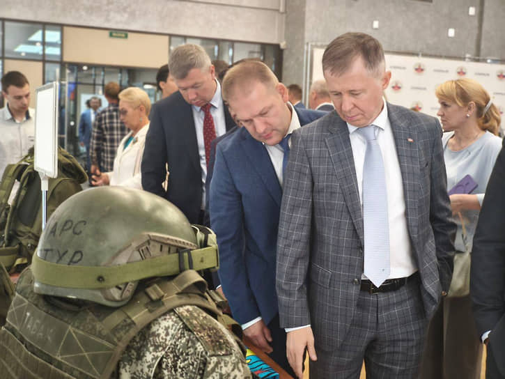 Слева направо: депутаты Сергей Богуславский, Павел Кузьмин и Дмитрий Килейко