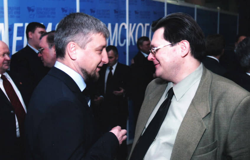 Перезапуск карьеры Сергея Неганова как чиновника произошел в 1999 году. Он пришел работать в администрацию Пермской области Геннадия Игумнова. Начинал работать с самых низов областной иерархии государственной власти — консультантом и заведующим сектором в комитете по взаимодействию с органами МСУ. После прихода в следующем году в обладминистрацию команды Юрия Трутнева Сергей Неганов работу не потерял. А в 2002 году его сделал своим заместителем бывший референт вице-губернатора Юрия Белоусова и будущий краевой вице-премьер Константин Захаров, возглавивший комитет по взаимодействию с МСУ и общественностью. Позже комитет был переименован в управление по внутренней политике и взаимодействию с территориальными образованиями. &lt;br>На фото: Константин Захаров и Сергей Неганов, 2002 год&lt;br>&lt;br>   