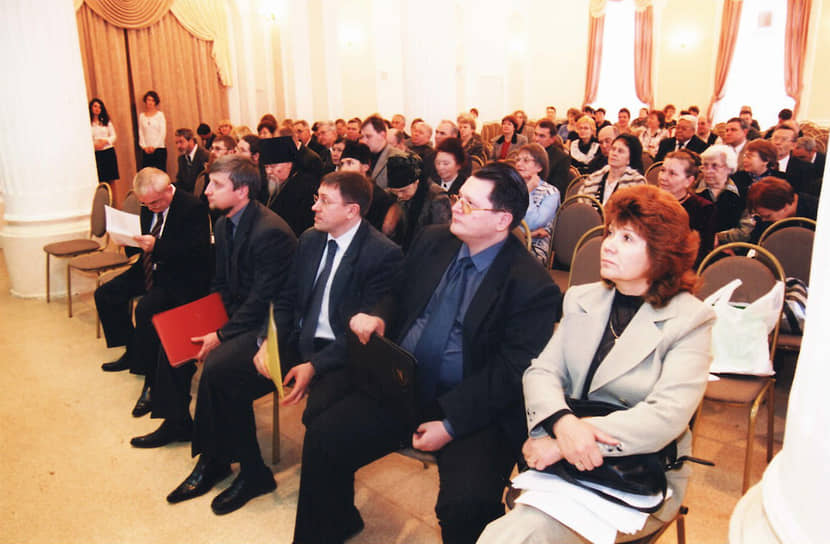 В 2006 году после провальных для областных властей выборов в заксобрание поменялись лидеры «Единой России» и политического блока. Это вынесло Сергея Неганова на руководящую должность — он возглавил департамент внутренней политики только что созданной администрации губернатора Пермского края. Господин Неганов отвечал за модерирование всех политических процессов вплоть до 2015 года. В 2011 году он провел кампанию по выборам депутатов ЗС, в которой «Единая Россия» получила большой процент поддержки избирателей