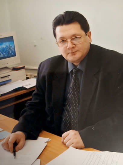 Сергей Неганов родился в городе Перми 3 октября 1968 года. Сам он вырос в поселке рабочих — Мотовилихе. Его отец и мать работали на «Мотовилихинских заводах», а юный Сергей Неганов учился в школе №47. В этой школе учились более десяти будущих Героев Советского Союза, и она всегда отличалась патриотическим воспитанием. Ученики школы проходили практику на Мотовилихинском заводе и видели старые станки. Вся старая Мотовилиха способствовала тому, что у Сергея Неганова появился интерес к истории. &lt;br>На фото: Сергей Неганов в молодости&lt;br>&lt;br>   