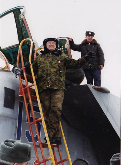 Губернатор Пермской области Геннадий Игумнов после осмотра МиГ-31