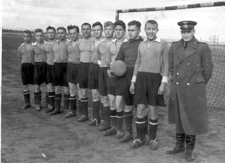 Футбольная команда полка