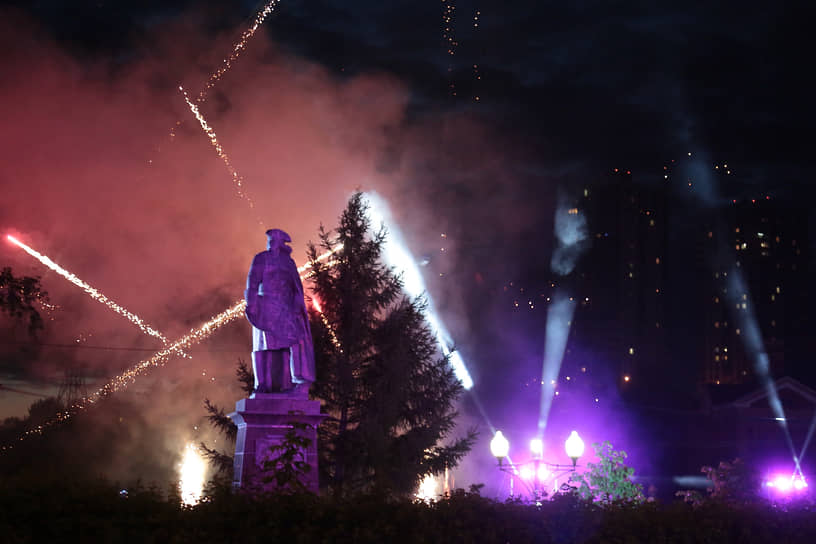 В 2020 году из-за COVID-19 почти все мероприятия городского праздника прошли онлайн. 12 июня проводилась акция «Спасибо врачам» — творческие бригады устроили концерты для медиков и пациентов больниц. Кроме того, в честь Дня России у проходных крупных предприятий рабочим раздавали георгиевские ленточки, а горожанам, сидевшим на самоизоляции, предложили во дворах петь гимн России